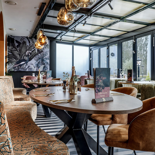 Sfeervol-zitten-restaurant-sjapo